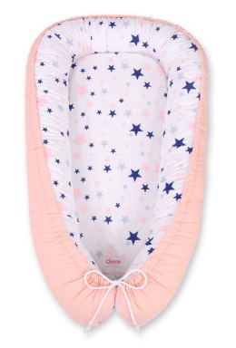 Kokon niemowlęcy dwustronny kojec otulacz Premium BOBONO- gwiazdki granatowo-różowe na