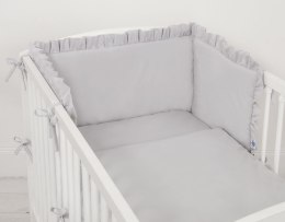 Uniwersalny ochraniacz z falbanką do łóżeczka niemowlęcego - szary